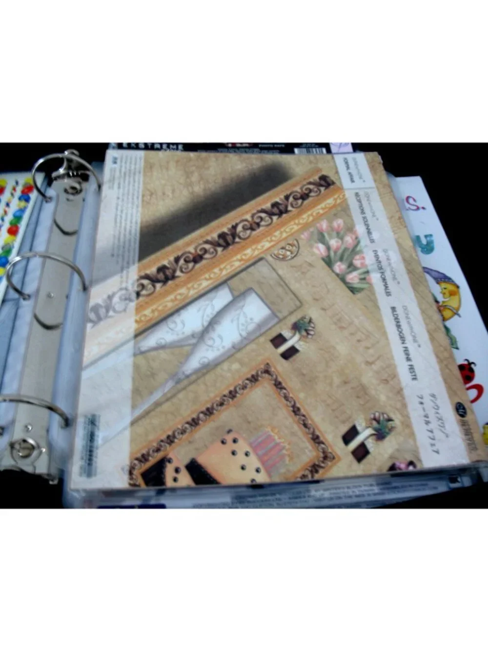 Creative Memories Accessory Binder 7 Protectors Good Zipper with borders/diecuts